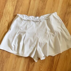 Mia Sport ribbed pleated athletic shorts that look like a skort / Size M